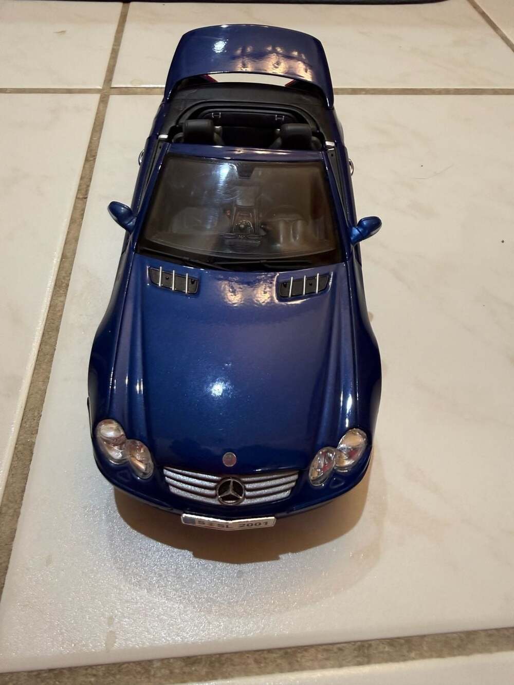 Maisto 1/18 Mercedes-Benz SL-Class Diecast Model Car